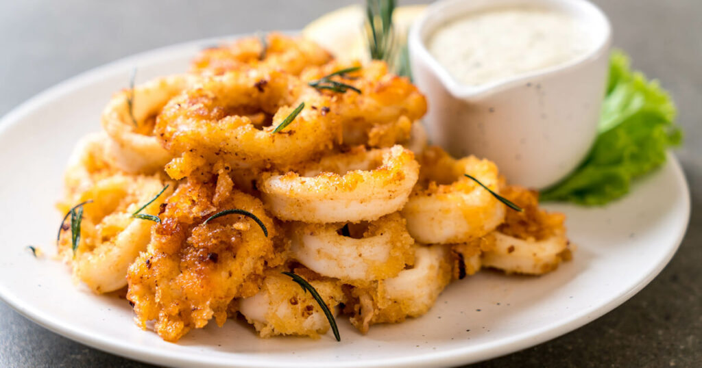 fried calamari, squid dish, Italian sea food, marinara sauce.