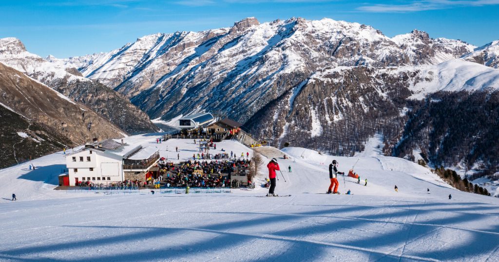 winter in Italy, Italian alps, Italian mountains, winter sports in Italy, ice skating in Italy.