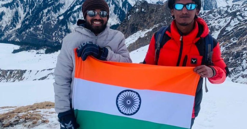 Indian flag on Himalaya, Men with Indian flag on Himalaya, Journey to Patalsu Peak.